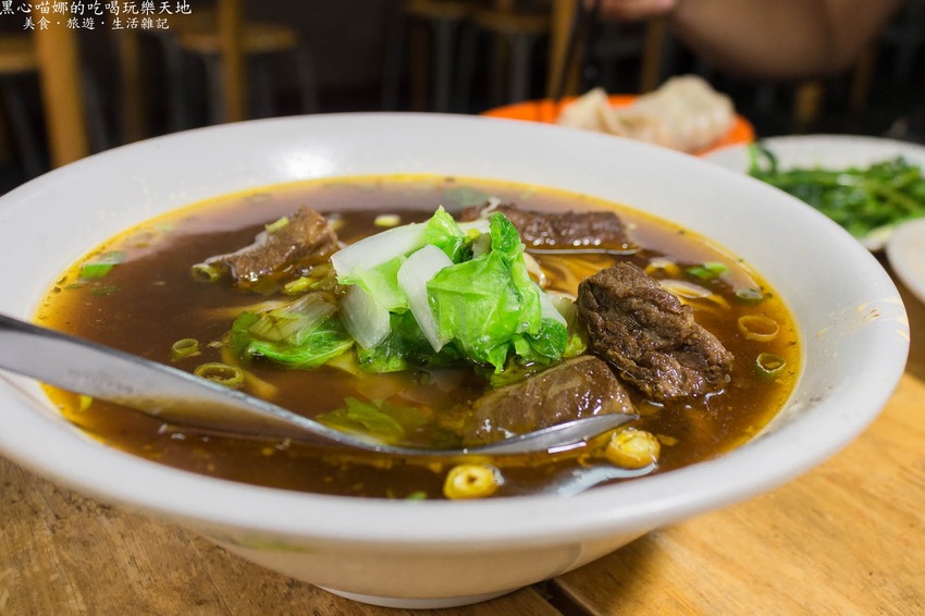 高雄前鎮︱福記陽春麵　藏於巷弄間的濃郁好吃紅燒牛肉麵！