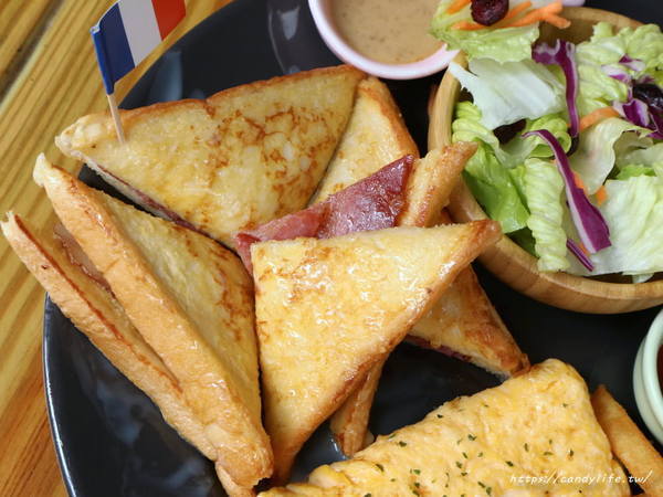 歐娜斯 Honest早午餐：台中美食│歐娜斯 Honest早午餐〃北屯人氣早午餐，份量超澎派，餐點也好吃～