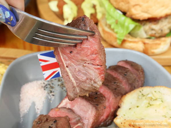 歐娜斯 Honest早午餐：台中美食│歐娜斯 Honest早午餐〃北屯人氣早午餐，份量超澎派，餐點也好吃～