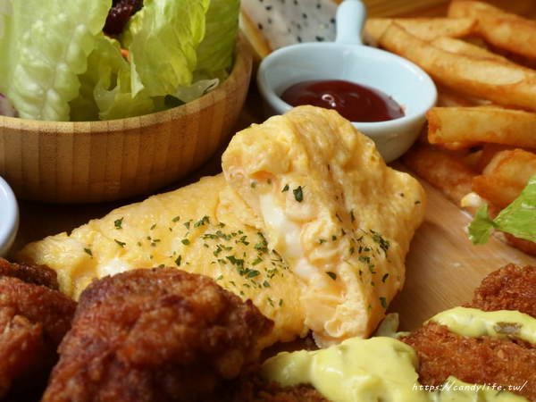 歐娜斯 Honest早午餐：台中美食│歐娜斯 Honest早午餐〃北屯人氣早午餐，份量超澎派，餐點也好吃～