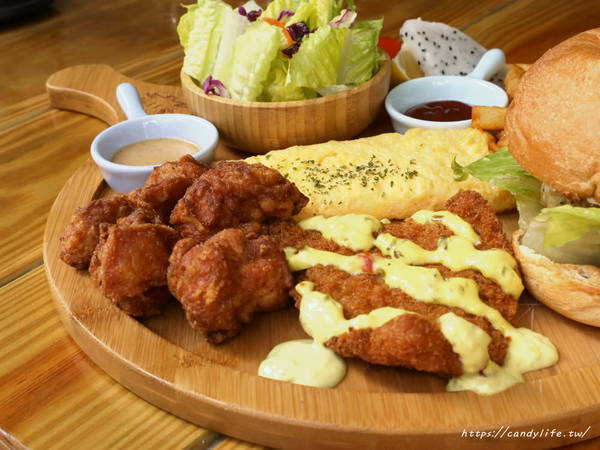 歐娜斯 Honest早午餐：台中美食│歐娜斯 Honest早午餐〃北屯人氣早午餐，份量超澎派，餐點也好吃～