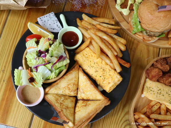 歐娜斯 Honest早午餐：台中美食│歐娜斯 Honest早午餐〃北屯人氣早午餐，份量超澎派，餐點也好吃～