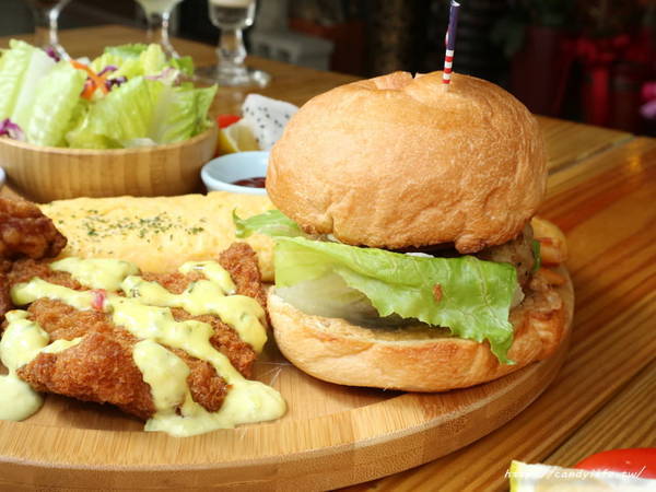 歐娜斯 Honest早午餐：台中美食│歐娜斯 Honest早午餐〃北屯人氣早午餐，份量超澎派，餐點也好吃～