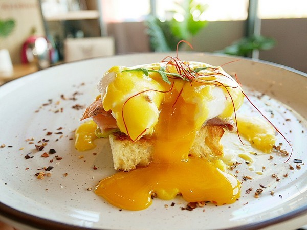 T.R Kitchen 法式早午餐:T.R Kitchen 法式早午餐-台中北屯區早午餐 近藍天白雲橋 拍完美味餐點接著拍人景