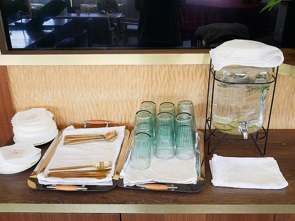 T.R Kitchen 法式早午餐:T.R Kitchen 法式早午餐-台中北屯區早午餐 近藍天白雲橋 拍完美味餐點接著拍人景