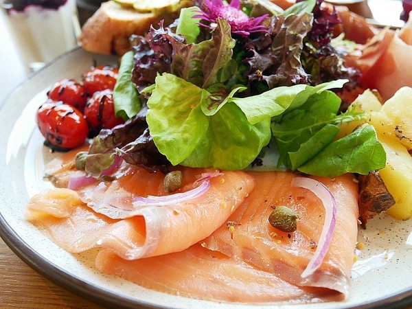 T.R Kitchen 法式早午餐:T.R Kitchen 法式早午餐-台中北屯區早午餐 近藍天白雲橋 拍完美味餐點接著拍人景