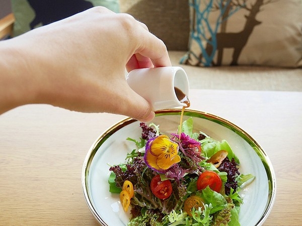 T.R Kitchen 法式早午餐:T.R Kitchen 法式早午餐-台中北屯區早午餐 近藍天白雲橋 拍完美味餐點接著拍人景