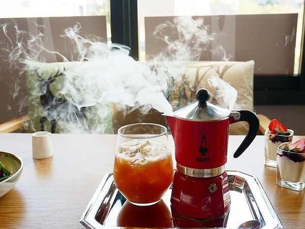 T.R Kitchen 法式早午餐:T.R Kitchen 法式早午餐-台中北屯區早午餐 近藍天白雲橋 拍完美味餐點接著拍人景