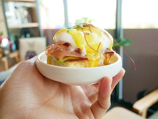 T.R Kitchen 法式早午餐:T.R Kitchen 法式早午餐-台中北屯區早午餐 近藍天白雲橋 拍完美味餐點接著拍人景