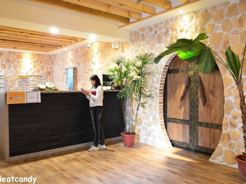 台中美食_短腿丫鹿餅乾-漢口店│台中伴手禮推薦!短腿阿鹿新開幕第三間!超濃郁起司曲奇餅湧現排隊人潮~ - 愛伊特candy的分享樂園