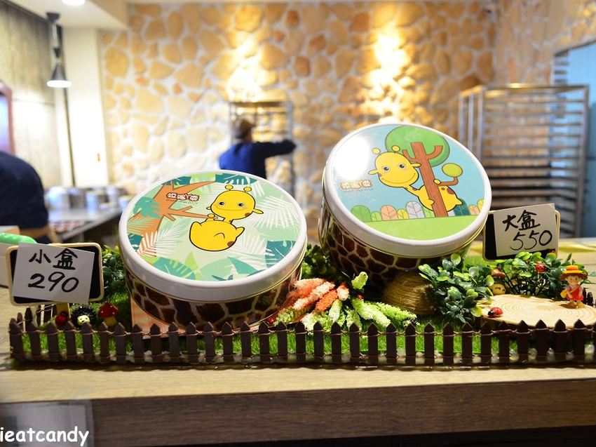 台中美食_短腿丫鹿餅乾-漢口店│台中伴手禮推薦!短腿阿鹿新開幕第三間!超濃郁起司曲奇餅湧現排隊人潮~ - 愛伊特candy的分享樂園