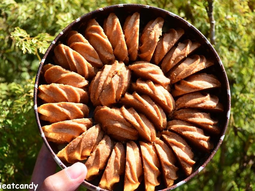 台中美食_短腿丫鹿餅乾-漢口店│台中伴手禮推薦!短腿阿鹿新開幕第三間!超濃郁起司曲奇餅湧現排隊人潮~ - 愛伊特candy的分享樂園