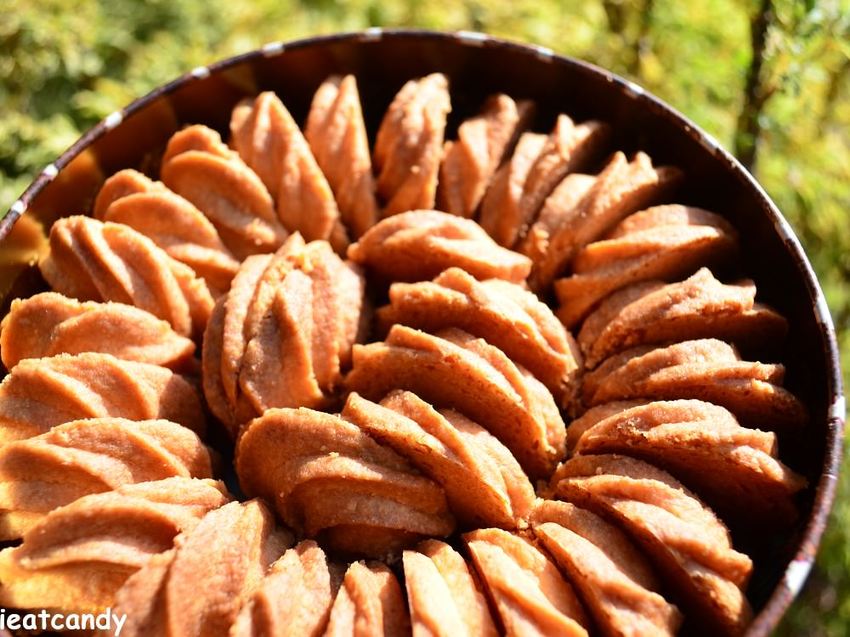 台中美食_短腿丫鹿餅乾-漢口店│台中伴手禮推薦!短腿阿鹿新開幕第三間!超濃郁起司曲奇餅湧現排隊人潮~ - 愛伊特candy的分享樂園