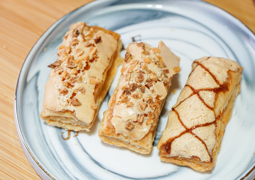 [高雄下午茶推薦]S S CAKE(河堤店)-超夢幻粉紅甜點店x繽紛水果千層派手工甜點 - 美食好芃友