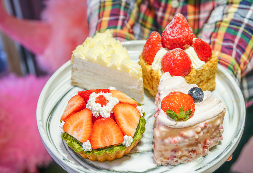 [高雄下午茶推薦]S S CAKE(河堤店)-超夢幻粉紅甜點店x繽紛水果千層派手工甜點 - 美食好芃友