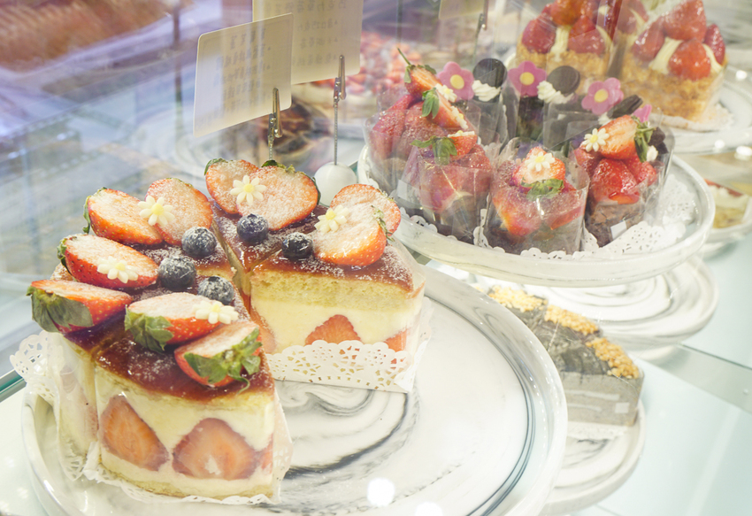 [高雄下午茶推薦]S S CAKE(河堤店)-超夢幻粉紅甜點店x繽紛水果千層派手工甜點 - 美食好芃友