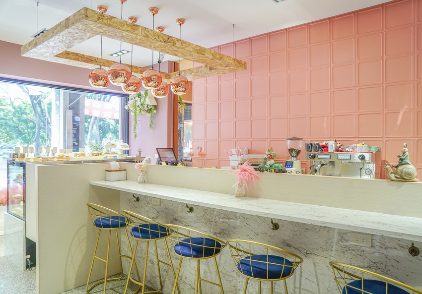 [高雄下午茶推薦]S S CAKE(河堤店)-超夢幻粉紅甜點店x繽紛水果千層派手工甜點 - 美食好芃友