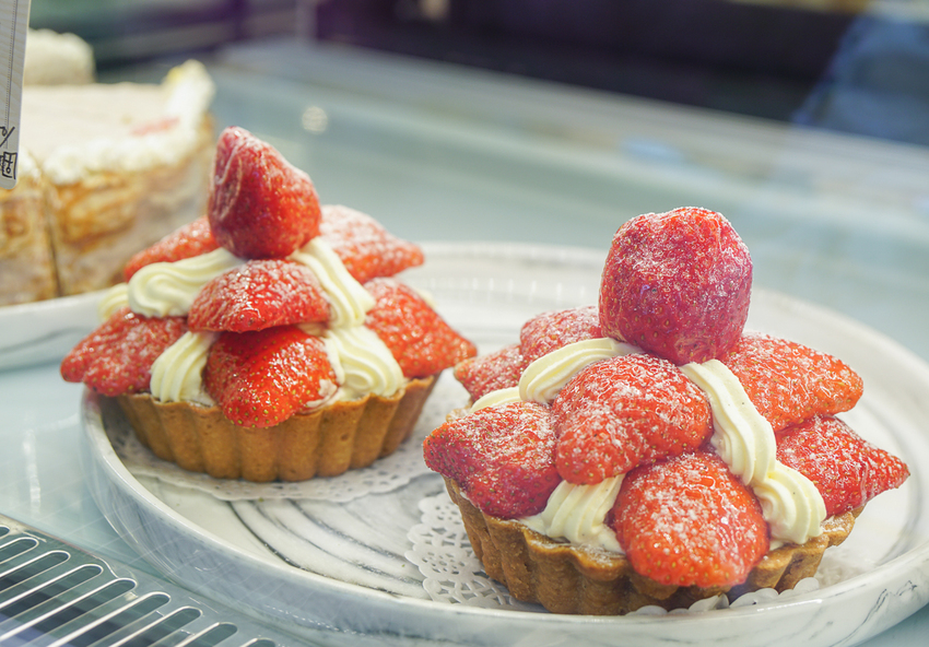 [高雄下午茶推薦]S S CAKE(河堤店)-超夢幻粉紅甜點店x繽紛水果千層派手工甜點 - 美食好芃友