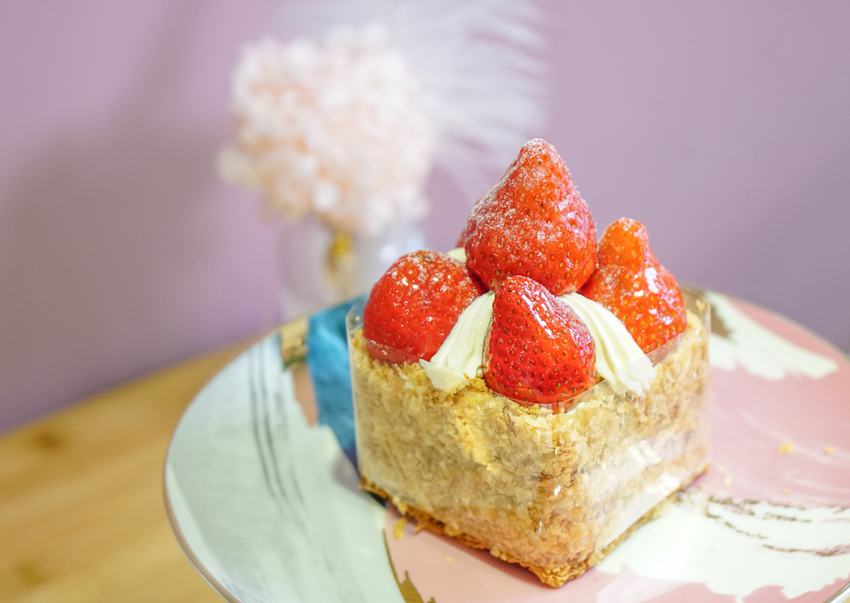 [高雄下午茶推薦]S S CAKE(河堤店)-超夢幻粉紅甜點店x繽紛水果千層派手工甜點 - 美食好芃友