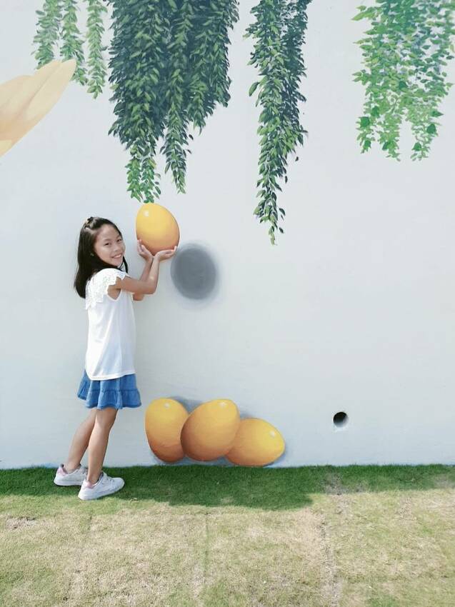 【新北｜鶯歌景點】永吉公園｜小而美的特色公園，3D壁畫造景、沙坑、會自動灑水降溫的溜滑梯，還有最消暑的戲水池。 - 1個媽咪2個寶