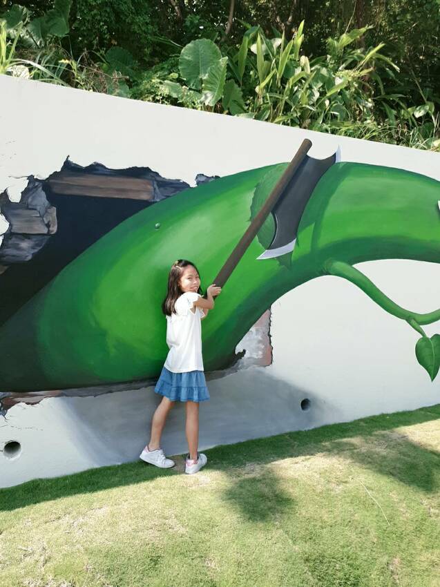 【新北｜鶯歌景點】永吉公園｜小而美的特色公園，3D壁畫造景、沙坑、會自動灑水降溫的溜滑梯，還有最消暑的戲水池。 - 1個媽咪2個寶