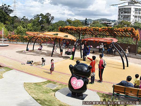 永吉公園15-兒童遊戲場-蝴蝶鞦韆區與戲沙池.JPG