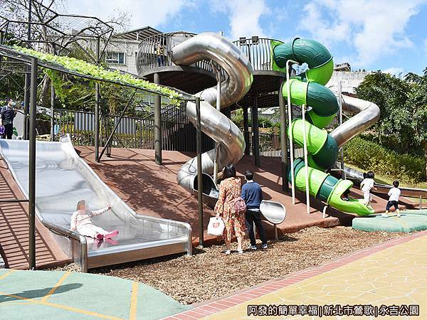 永吉公園16-魔豆造型旋轉溜滑梯.JPG