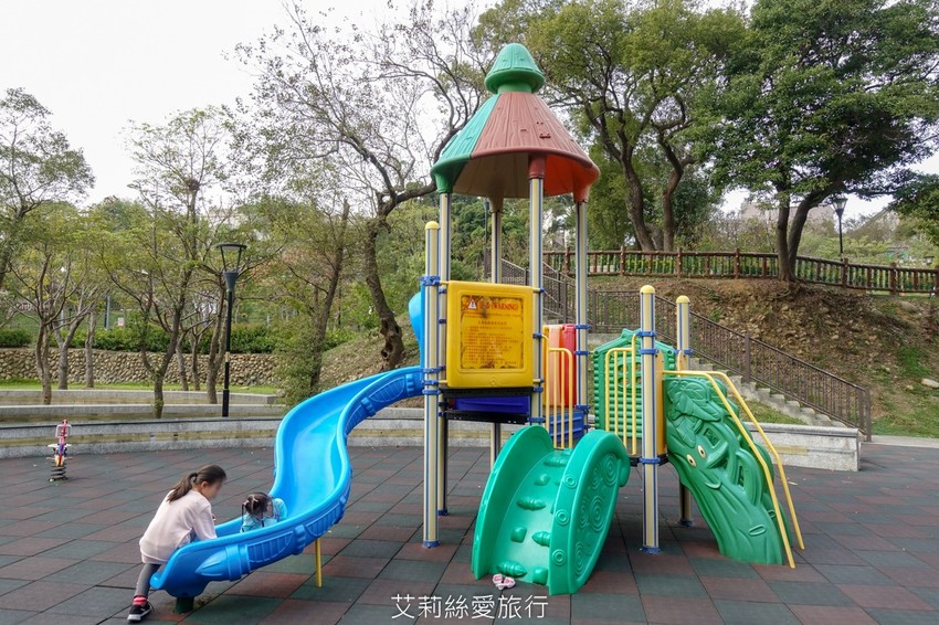 鶯歌景點》鶯歌永吉公園 親子同樂 新春賞炮仗花 玩溜滑梯 超好拍立體彩繪 - 艾莉絲愛旅行