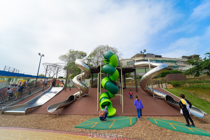 鶯歌景點》鶯歌永吉公園 親子同樂 新春賞炮仗花 玩溜滑梯 超好拍立體彩繪 - 艾莉絲愛旅行