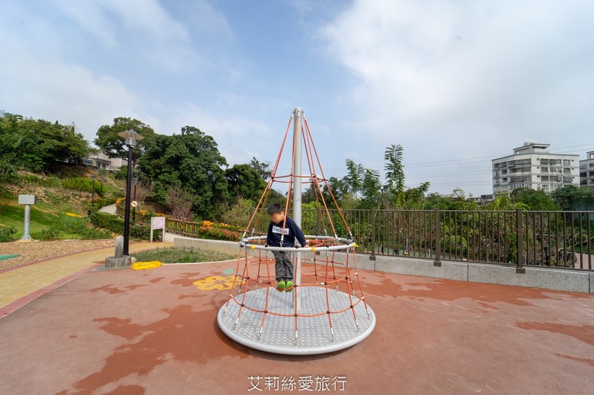 鶯歌景點》鶯歌永吉公園 親子同樂 新春賞炮仗花 玩溜滑梯 超好拍立體彩繪 - 艾莉絲愛旅行