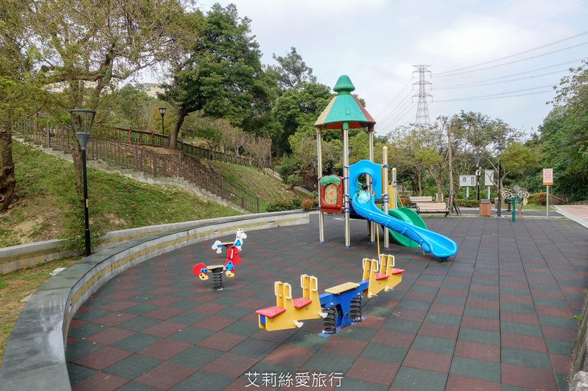 鶯歌景點》鶯歌永吉公園 親子同樂 新春賞炮仗花 玩溜滑梯 超好拍立體彩繪 - 艾莉絲愛旅行