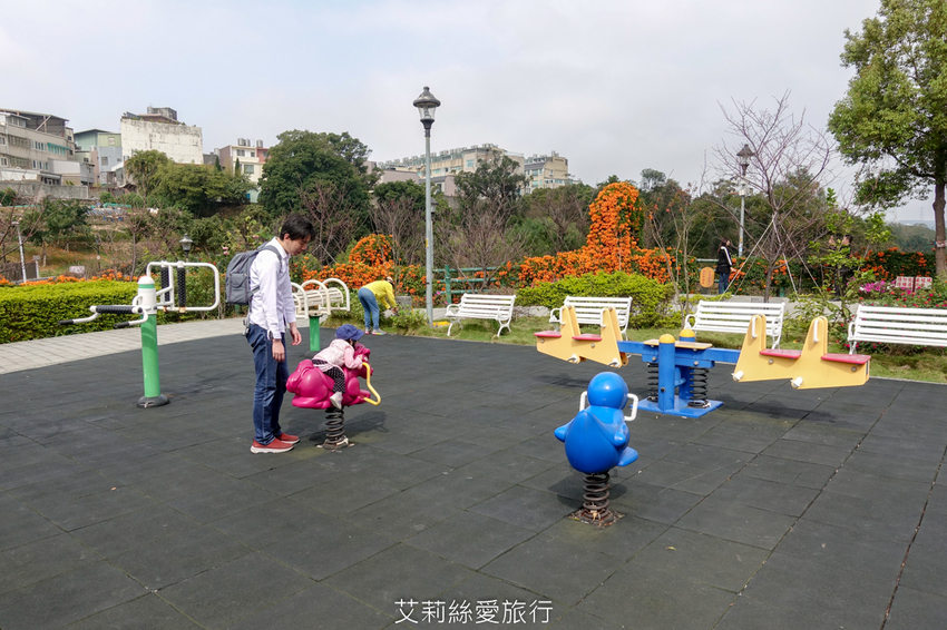 鶯歌景點》鶯歌永吉公園 親子同樂 新春賞炮仗花 玩溜滑梯 超好拍立體彩繪 - 艾莉絲愛旅行