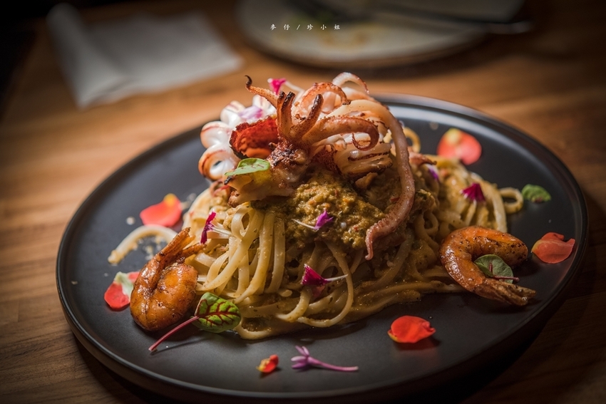 麥仔食。台北｜火星小廚 Cuisine de Mars｜國父紀念館玻璃屋餐酒館推薦～情人節約會首選｜創意美味兼具的氣氛餐廳｜捷運國父紀念館站美食