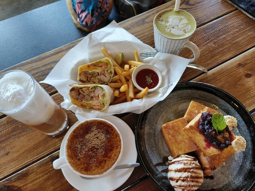 13233.jpg - 【屏東.恆春】網美古宅咖啡廳。肥春號咖啡廳+蜜糖吐司+牛肉捲+擂茶拿鐵+寵物超友善