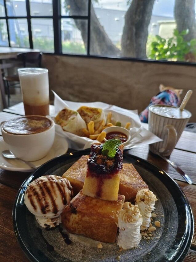 13234.jpg - 【屏東.恆春】網美古宅咖啡廳。肥春號咖啡廳+蜜糖吐司+牛肉捲+擂茶拿鐵+寵物超友善