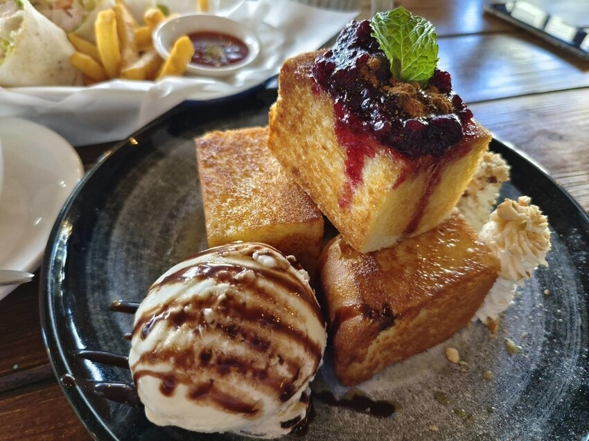 13232.jpg - 【屏東.恆春】網美古宅咖啡廳。肥春號咖啡廳+蜜糖吐司+牛肉捲+擂茶拿鐵+寵物超友善