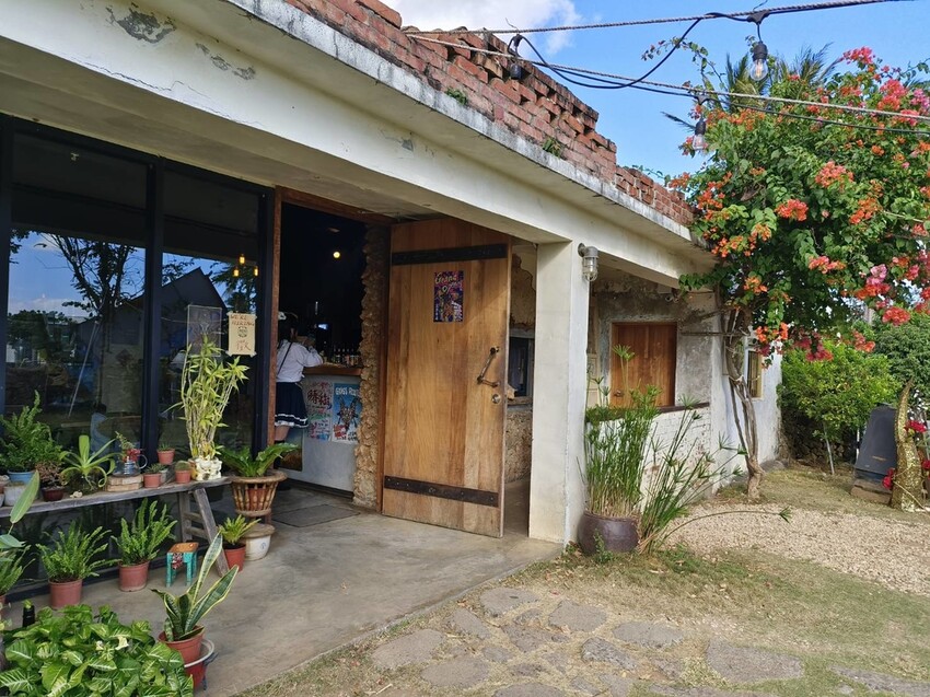 13245.jpg - 【屏東.恆春】網美古宅咖啡廳。肥春號咖啡廳+蜜糖吐司+牛肉捲+擂茶拿鐵+寵物超友善