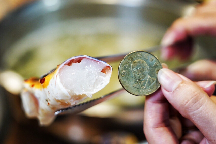 上善若水海鮮鍋物｜升級2.0自助區吃到飽！鱈場蟹腳比50元還大！超霸氣火雞佛好狂 @艾瑪  吃喝玩樂札記