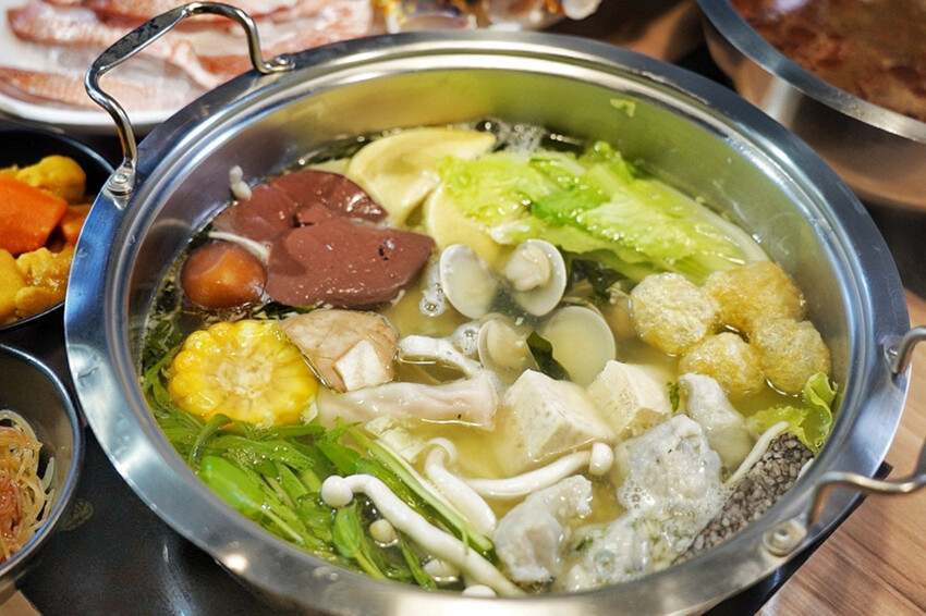 上善若水海鮮鍋物｜升級2.0自助區吃到飽！鱈場蟹腳比50元還大！超霸氣火雞佛好狂 @艾瑪  吃喝玩樂札記