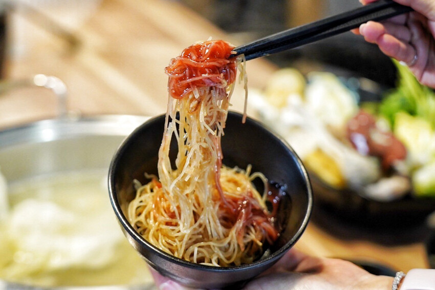 上善若水海鮮鍋物｜升級2.0自助區吃到飽！鱈場蟹腳比50元還大！超霸氣火雞佛好狂 @艾瑪  吃喝玩樂札記