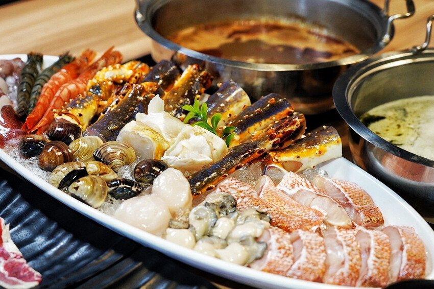 上善若水海鮮鍋物｜升級2.0自助區吃到飽！鱈場蟹腳比50元還大！超霸氣火雞佛好狂 @艾瑪  吃喝玩樂札記