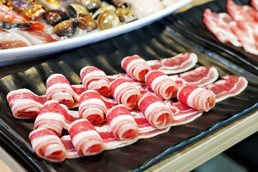 上善若水海鮮鍋物｜升級2.0自助區吃到飽！鱈場蟹腳比50元還大！超霸氣火雞佛好狂 @艾瑪  吃喝玩樂札記