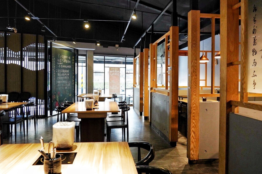 上善若水海鮮鍋物｜升級2.0自助區吃到飽！鱈場蟹腳比50元還大！超霸氣火雞佛好狂 @艾瑪  吃喝玩樂札記