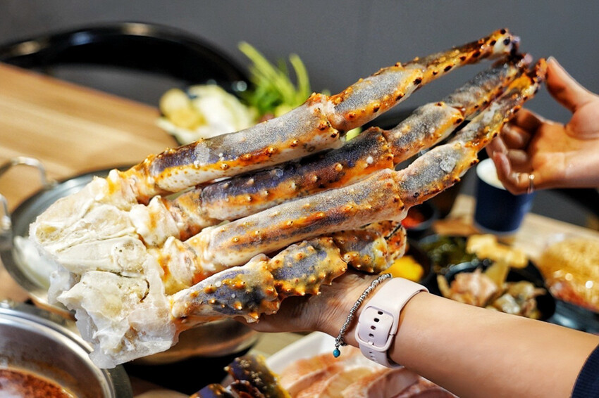 上善若水海鮮鍋物｜升級2.0自助區吃到飽！鱈場蟹腳比50元還大！超霸氣火雞佛好狂 @艾瑪  吃喝玩樂札記