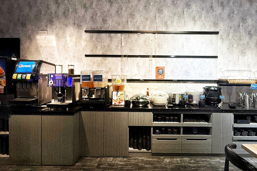 上善若水海鮮鍋物｜升級2.0自助區吃到飽！鱈場蟹腳比50元還大！超霸氣火雞佛好狂 @艾瑪  吃喝玩樂札記