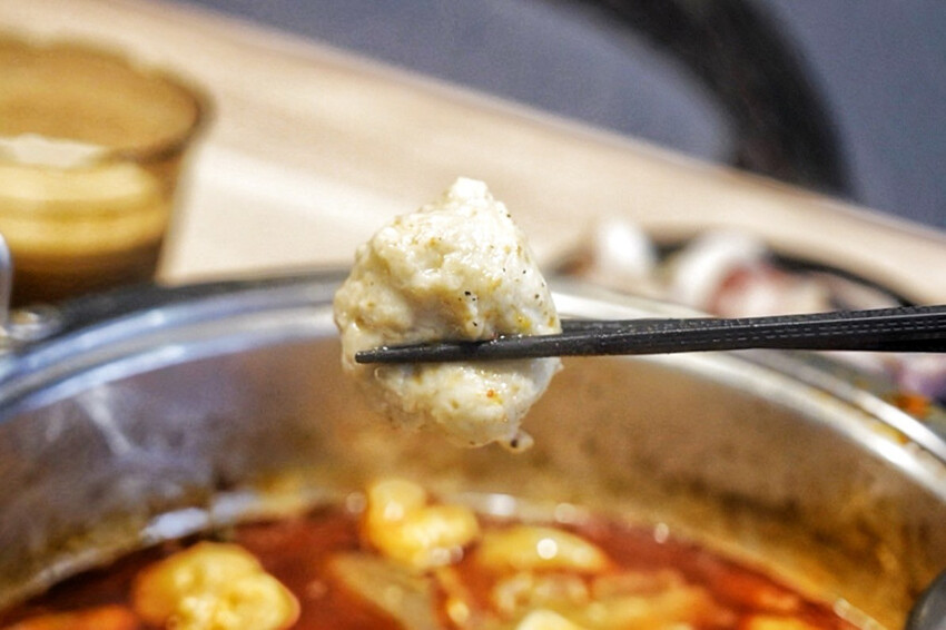 上善若水海鮮鍋物｜升級2.0自助區吃到飽！鱈場蟹腳比50元還大！超霸氣火雞佛好狂 @艾瑪  吃喝玩樂札記