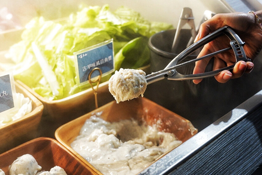 上善若水海鮮鍋物｜升級2.0自助區吃到飽！鱈場蟹腳比50元還大！超霸氣火雞佛好狂 @艾瑪  吃喝玩樂札記