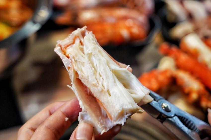 上善若水海鮮鍋物｜升級2.0自助區吃到飽！鱈場蟹腳比50元還大！超霸氣火雞佛好狂 @艾瑪  吃喝玩樂札記