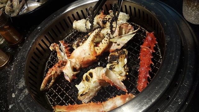 【內湖。帝一帝王蟹』頂級北海道帝王蟹燒烤吃到飽 / 桌邊專人燒烤 頂級活跳跳海鮮新鮮送上桌