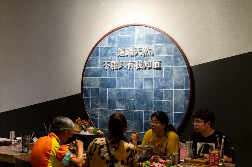 台中火鍋優惠必吃！深紅汕頭鍋物499元牛奶貝吃到飽，波士頓龍蝦免費送。